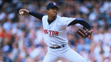 NEW YORK, NY - JUNE 14: Pedro Martinez #45 of the Boston Red Sox pitches during the game against the New York Yankees at Yankee Stadium on Wednesday, June 14, 2000 in the Bronx Borough of New York City. The Yankees won the game 2-1. (Photo by Rich Pilling/MLB Photos via Getty Images)