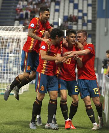 1-1. Marc Roca celebró el gol del empate.