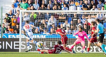 Raba, en la ejecución del único gol que ha marcado en 2024, ante el Alcorcón en Butarque. 