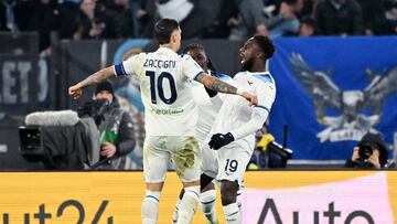 Boulaye Dia celebra con Mattia Zaccagni.