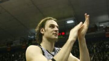 El ala-pívot Drago Pasalic ha rescindido su contrato con el Bizkaia Bilbao Basket para fichar con el Xacobeo Blu:Sens, según ha confirmado hoy el jugador croata después de completar el primer entrenamiento de la temporada del equipo bilbaíno