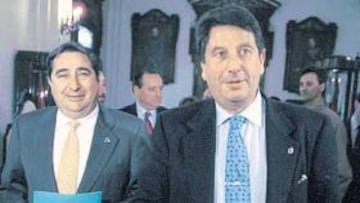 <b>UNA TREGUA. </b>Francisco Vázquez apoya la petición de Lendoiro de organizar la final de la Copa del Rey.