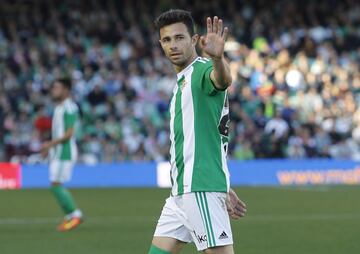 Un verdadero killer en el área. Listo como pocos, a pesar de 39 años, sigue tiene el olfato goleador intacto. Sin duda es el mejor goleador canario de la los últimos años. Sin duda, sus más de 240 goles de su carrera profesional así lo atesora. Desde su debut con 19 años en Las Palmas, dejó claro que lo suyo era marcar goles. El Betis y Las Palmas, los equipos en los que más tiempo ha estado, dan fe de ello. En ambos clubes, consiguió ser el Pichichi de Segunda. En la actualidad, con 39 años es el máximo goleador de LaLiga SmartBank con el Cartagena.