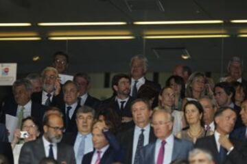 Gran ambiente en el palco del Bernabéu. Jesús Posadas junto a Florentino Pérez. 