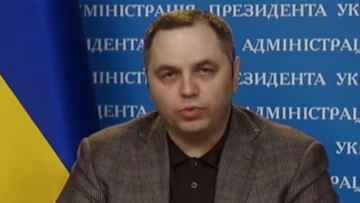 According to reports from Cadena SER, the victim was a former advisor to ousted Ukrainian president Viktor Yanukovych. The shooting took place around 9:15 a.m. near the American School in Pozuelo de Alarcón.