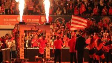 KC Rivers, ex del Madrid, saltando a la cancha del Audi Dome.