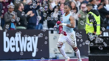 London (United Kingdom), 27/10/2024.- Crysencio Summerville of West Ham United celebrates after scoring during the English Premier League soccer match between West Ham United and Manchester United, in London, Britain, 27 October 2024. (Reino Unido, Londres) EFE/EPA/VINCE MIGNOTT EDITORIAL USE ONLY. No use with unauthorized audio, video, data, fixture lists, club/league logos, 'live' services or NFTs. Online in-match use limited to 120 images, no video emulation. No use in betting, games or single club/league/player publications.