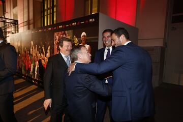 Larrea, Fernando Hierro, Kiko Narváez y Javier Clemente.