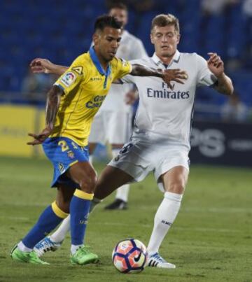 Jonathan Viera y Kroos