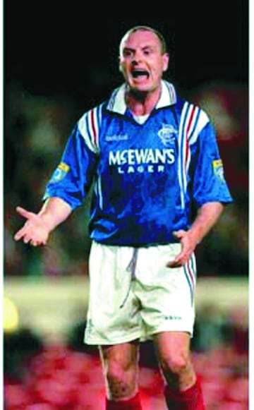 Paul Gascoigne, durante un partido con el Rangers.