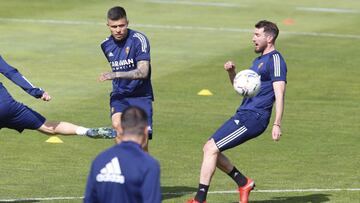 Narv&aacute;ez, en un entrenamiento del Zaragoza.