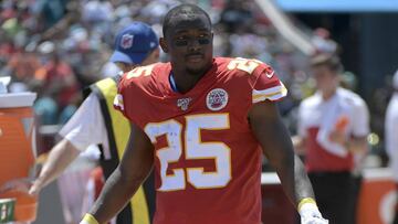 McCoy se unió a los Chiefs la última temporada en un contrato de un año. Con ellos, en una participación limitada acarreó para 465 yardas y cuatro touchdowns.