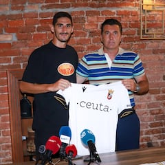 El Ceuta festeja su inscripción en el fútbol profesional