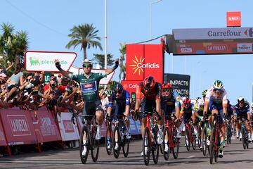 El ciclista australiano se ha impuesto en un esprint apasionante en la llegada a Burriana. De esta manera, consigue su segunda victoria en esta Vuelta a España y segundo triunfo consecutivo tras el logrado en la cuarta jornada.