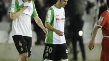 <b>CARA Y CRUZ. </b>Los jugadores del Sevilla salieron muy reforzados de Santander. Por su parte, los de Álvaro siguen metidos en un serio peligro.