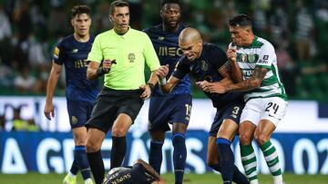 Pedro Porro y Pepe, durante el Sporting-Oporto del sábado.