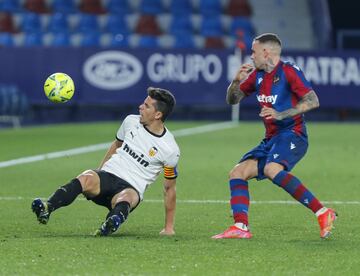 Gabriel Paulista y Roger Martí­.
