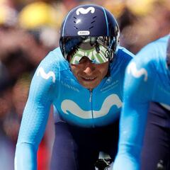 Nairo cede más tiempo con los favoritos en la contrarreloj