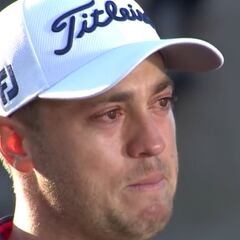 ¿Dónde está el límite de un periodista? El 2 del mundo acabó llorando con una pregunta que generó fuertes críticas