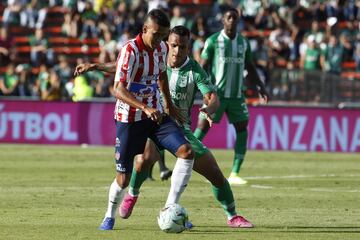 Luis Narváez, de penal, le dio la victoria a los dirigidos por Julio COmesaña. Los verdes, que celebraban el 'Día del Hincha Verdolaga', terminaron con 10.