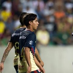 Oribe Peralta y Henry Martín comandan goleada del América