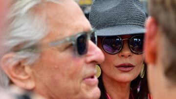 El actor Michael Douglas junto a la actriz Catherine Zeta-Jones .