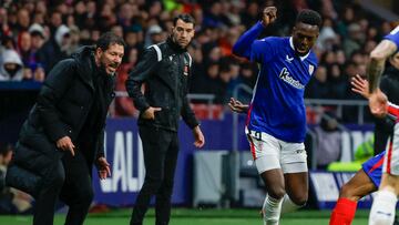 MADRID, 01/03/2025.- El entrenador del Atl¨¦tico de Madrid, Diego Pablo Simeone (i), y el delantero del Athletic I?aki Williams durante el partido de LaLiga de f¨²tbol que Atl¨¦tico de Madrid y Athletic Club disputan este s¨¢bado en el estadio Metropolitano. EFE/Chema Moya