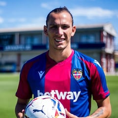 Son: "Me quedé con la espina de debutar con el primer equipo"