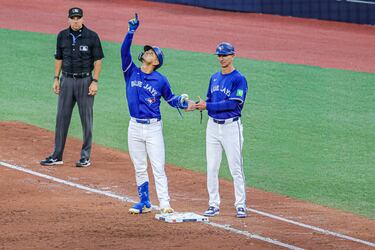 De la mano de Kirk, Blue Jays pegan primero a Yankees en el primero de la Serie Divisional de la Liga Americana