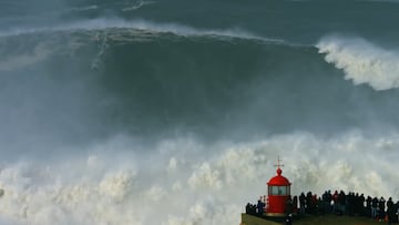 Vinicius, ola de 30 metros en Nazaré - Ground Swell, 2023