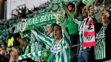 Real Betis' fans display fan scarves during the UEFA Conference League final football match between Real Betis and Chelsea FC in Wroclaw on May 28, 2025. (Photo by Wojtek RADWANSKI / AFP)