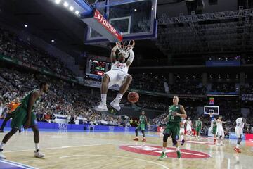 Dunk. Jeffery Taylor.