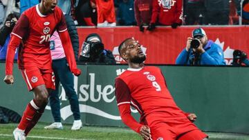 El delantero mallorquinista, Cyle Larin, celebra un gol con la selección de Canadá.