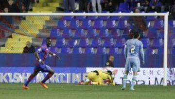 1-1. Diop celebra el gol del empate.