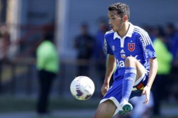 Llegó a los azules a préstamo desde Chelsea para el segundo semestre de 2014 donde sólo vio acción en Copa Chile. En el Clausura 2015 sólo jugó cuatro encuentros y fue enviado por los ingleses a Bélgica.