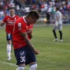 Un gran primer tiempo le basta a la UC para seguir como líder