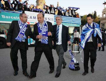 Xavier Andreu, junto a Lotina, Dani Sánchez Llibre y Tamudo, durante las celebraciones por la Copa del Rey de 2006.