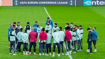 02/11/22 PREVIA CONFENRENCE LEAGUE
FASE DE GRUPOS GRUPO C
LECH POZNAN - VILLARREAL
ENTRENAMIENTO CHARLA GRUPO QUIQUE SETIEN
FOTO ENVIADA JULIAN.BURGOS.