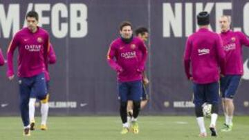 Su&aacute;rez y Messi, con el cartel de Nike de fondo.