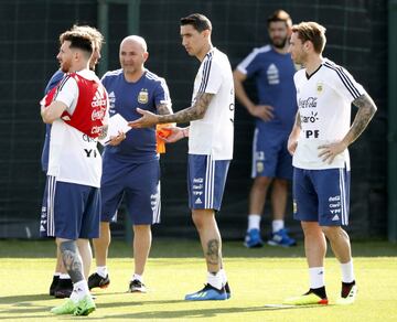 Barcelona 01Junio 2018, Espaa
Previa al Mundial 2018
Entrenamiento de la seleccion Argentina Ciudad Deportiva Joan Gamper, Barcelona.
Lionel Messi de la Seleccion Argentina, Sampaoli, Angel Di Maria de la Seleccion Argentina y Lucas Biglia de la Seleccion Argentina
Foto Ortiz Gustavo