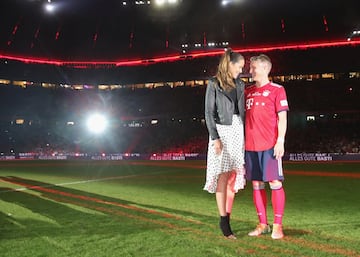 Un ejemplo de que dos deportistas de diferentes disciplinas tambi谷n pueden compartir vida: son el exfutbolista Bastian Schweinsteiger y la extenista Ana Ivanovic. La serbia, ganadora de Roland Garros y ex n迆mero uno mundial, se retir車 en 2016, meses despu谷s de haber comenzado su relaci車n el alem芍n, ex campe車n del mundo con Alemania y referente en el Bayern de M迆nich durante a?os. Bastian continu車 en activo hasta 2019, desde 2017 jug車 en los Chicago Fire, donde se retir車. Actualmente tienen dos hijos.