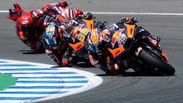 Miller, Binder y Bagnaia durante el esprint de Jerez.