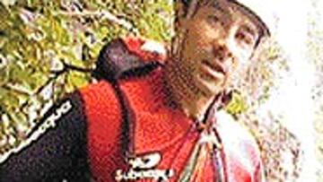 <b>ESPECIALISTAS.</b> Xabier Iturriaga era especialista en descenso de barrancos. El año pasado ya trabajó con Al Filo en un documental en la Isla de Reunión. Esther iba a participar este verano en una expedición a dos ochomiles, GI y GII.