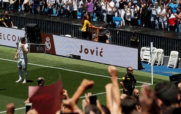 El jugador Serbio Jovic durante su presentación. 