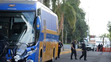 El autob&uacute;s de Tigres antes de un partido