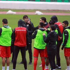 Un connotado DT sudamericano avisa: “Me llamaron de Chile”