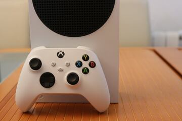 Xbox Series S en todo su esplendor: consola y mando al detalle