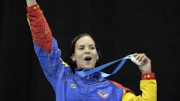 Alejandra Ben&iacute;tez celebra la plata lograda en Toronto