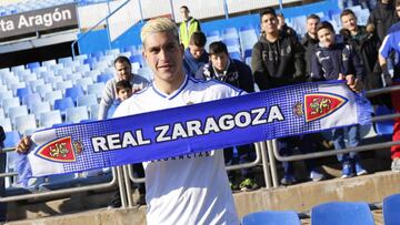 Jes&uacute;s Valent&iacute;n, en su presentaci&oacute;n como nuevo jugador del Real Zaragoza.