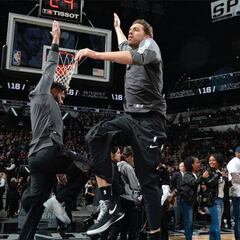 Pau Gasol (17+9) brilla, pero Davis y Cousins hunden a los Spurs